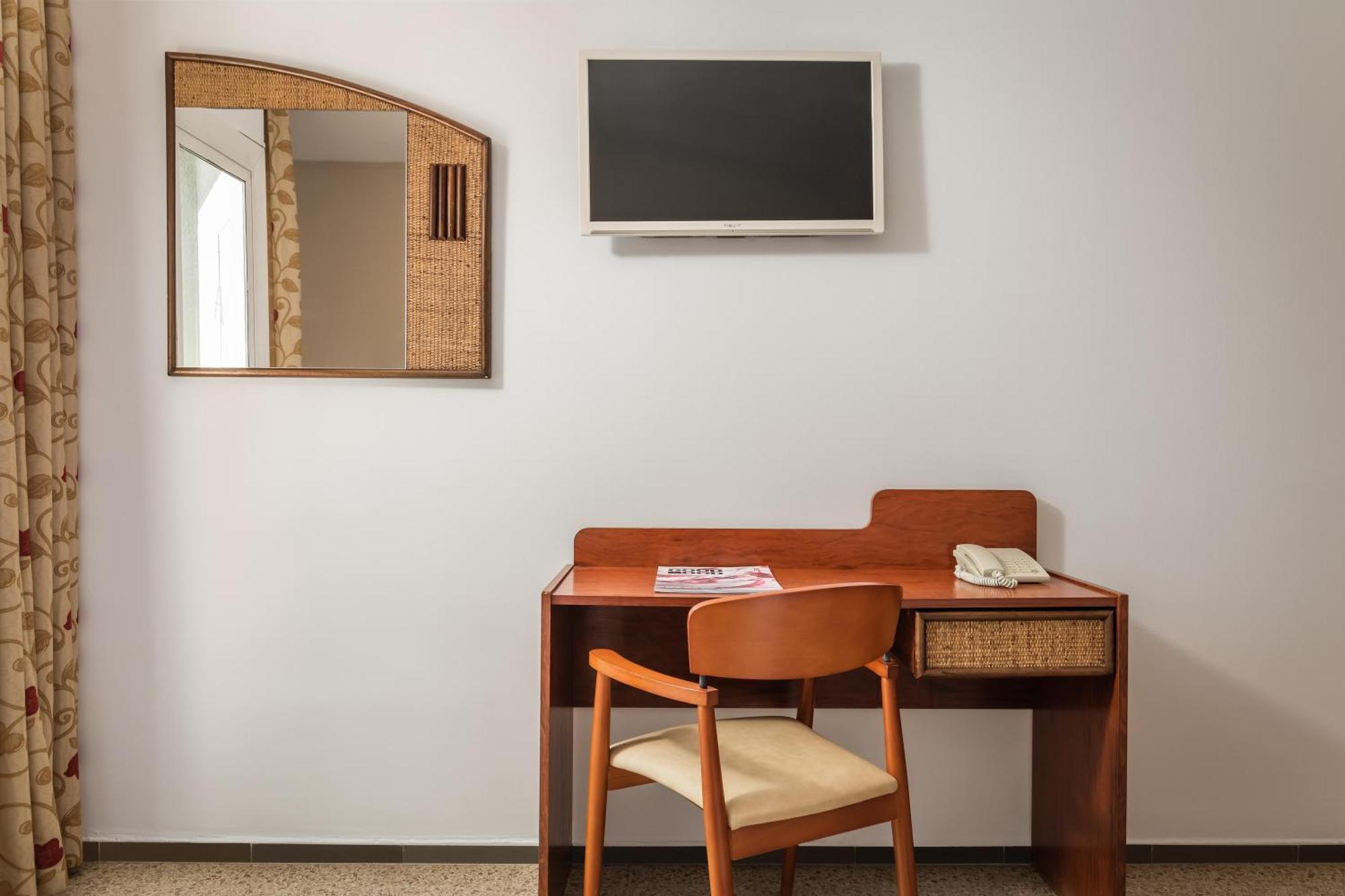 Hotel Cartago Nova By Alegria Малграт де Мар Екстериор снимка